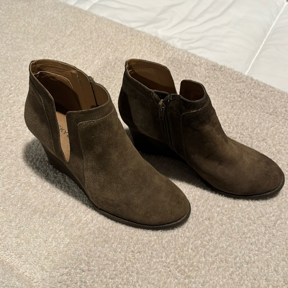 Lucky brand women’s ankle high boots, size 8, brown
